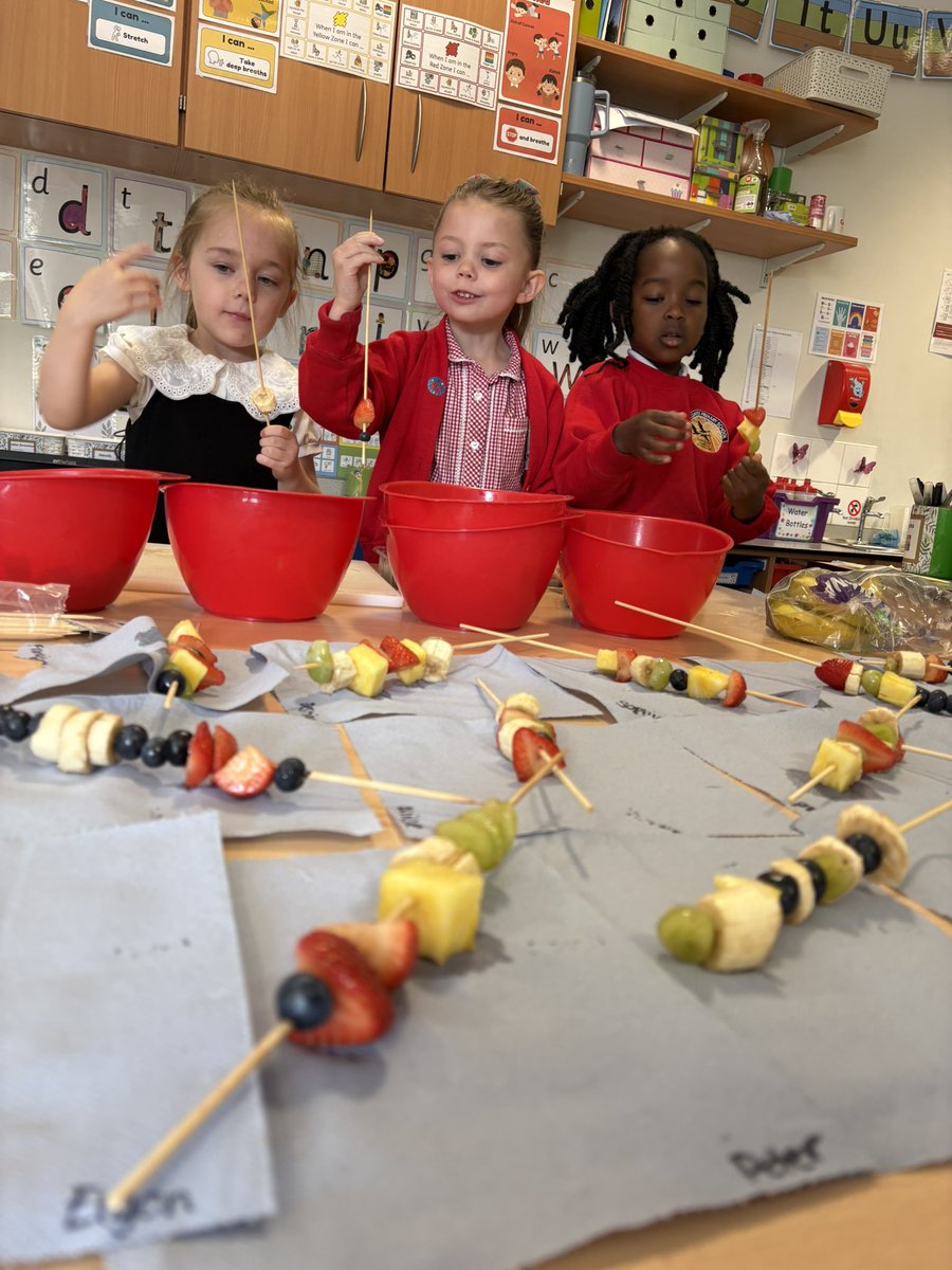 GCPFS2 (@gcpfs2) on Twitter photo We’ve been making and eating fruit kebabs today to support our learning on healthy eating. We tried pineapple, strawberries, blueberries, bananas and grapes! Yum yum 😋 <a href="/PrimaryGreat/">Great Coates Primary</a> #gcpearlyyears We’ve been making and eating fruit kebabs today to support our learning on healthy eating. We tried pineapple, strawberries, blueberries, bananas and grapes! Yum yum 😋 <a href="/PrimaryGreat/">Great Coates Primary</a> #gcpearlyyears