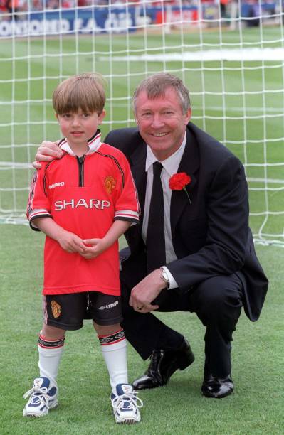 Cantona_Collars's tweet image. #OnThisDay 22nd of May 1999:

Alex Ferguson with his grandson Jake before the #FACupFinal against Newcastle ❤️