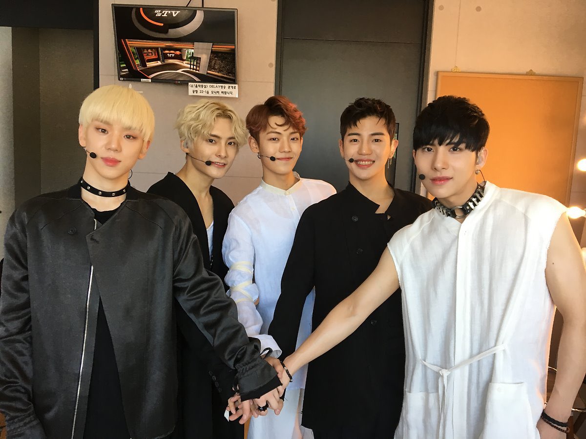 ACE_2017_05_23's tweet photo. デビュー8周年おめでとう🥰👏🏻✨👏🏻✨👏🏻✨👏🏻✨👏🏻✨
永遠にCHOICEです🥹❤️💙💜🧡💛

#에이스 #ACE #ACE_5th_Anniversary 
#Happy_ACE_Day
#ACE_Forever https://t.co/ZsjvkEGKhw