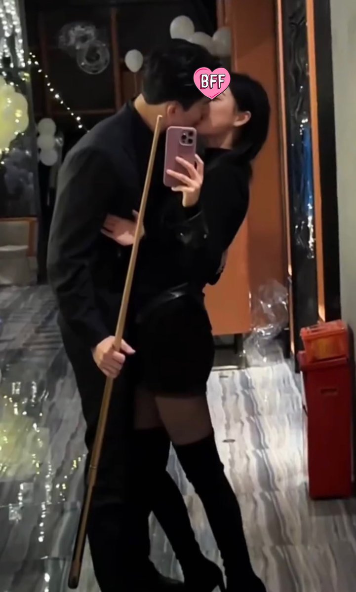 绿帽老公最喜欢我跟单男舌吻💋