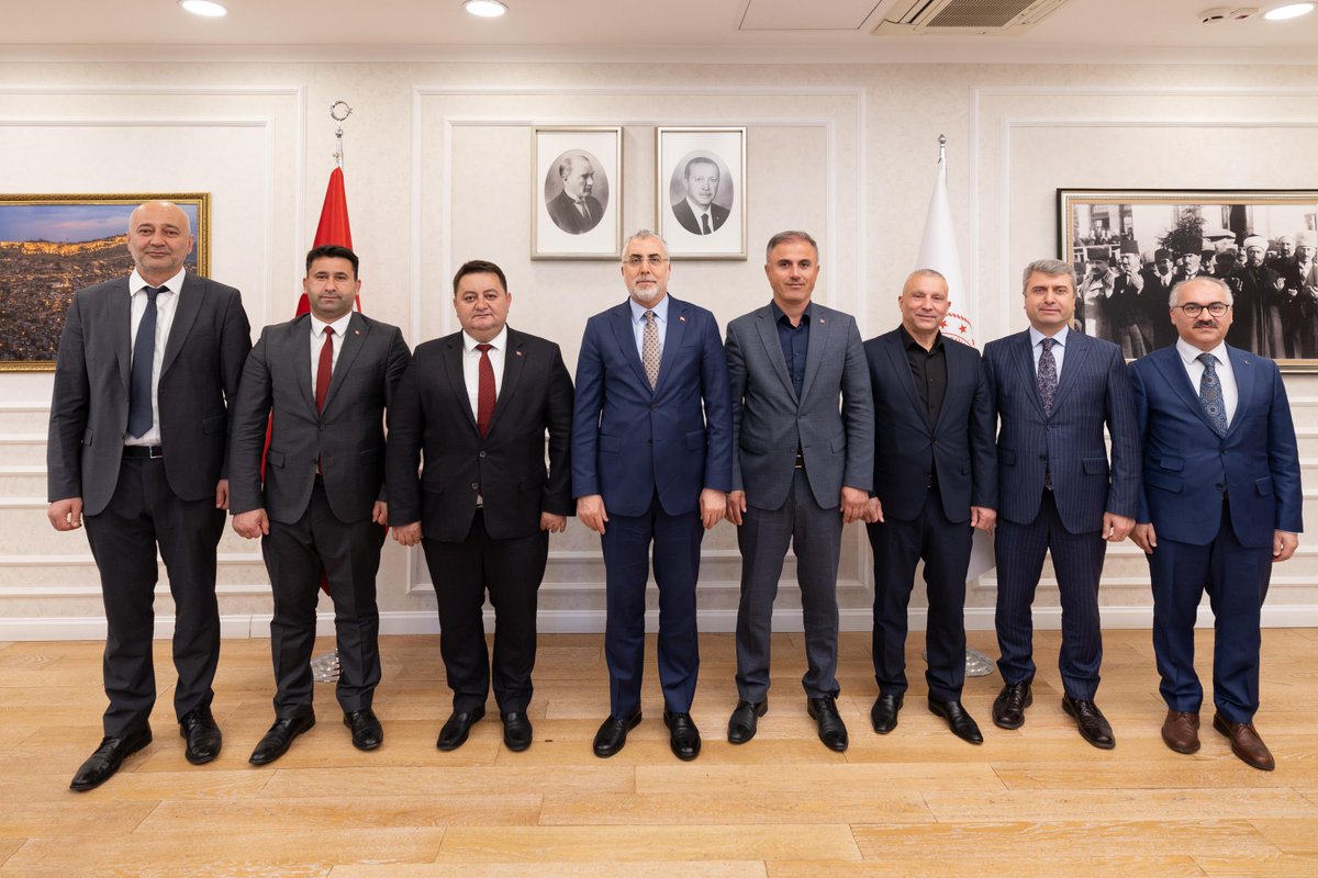 Prof. Dr. Vedat Işıkhan (@isikhanvedat) on Twitter photo Genel Maden İşçileri Sendikası Genel Başkanı Sayın <a href="/Hakan__yesil/">Hakan Yeşil</a> ve beraberindeki heyeti Bakanlığımızda ağırladık.
Üretime ve kalkınma hedeflerimize sağladıkları güçlü destek dolayısıyla maden işçilerimize, sendika yönetimimize teşekkür ediyorum.
<a href="/genelmaden_is/">GENEL MADEN İŞÇİLERİ SENDİKASI (GMİS)</a> Genel Maden İşçileri Sendikası Genel Başkanı Sayın <a href="/Hakan__yesil/">Hakan Yeşil</a> ve beraberindeki heyeti Bakanlığımızda ağırladık.
Üretime ve kalkınma hedeflerimize sağladıkları güçlü destek dolayısıyla maden işçilerimize, sendika yönetimimize teşekkür ediyorum.
<a href="/genelmaden_is/">GENEL MADEN İŞÇİLERİ SENDİKASI (GMİS)</a>