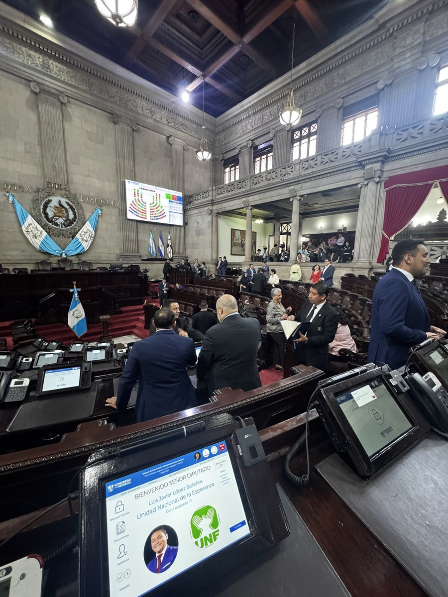 ljavierguate's tweet image. Adivinen quiénes no vinieron a trabajar hoy al @CongresoGuate ? Y por qué piensan que ellos?