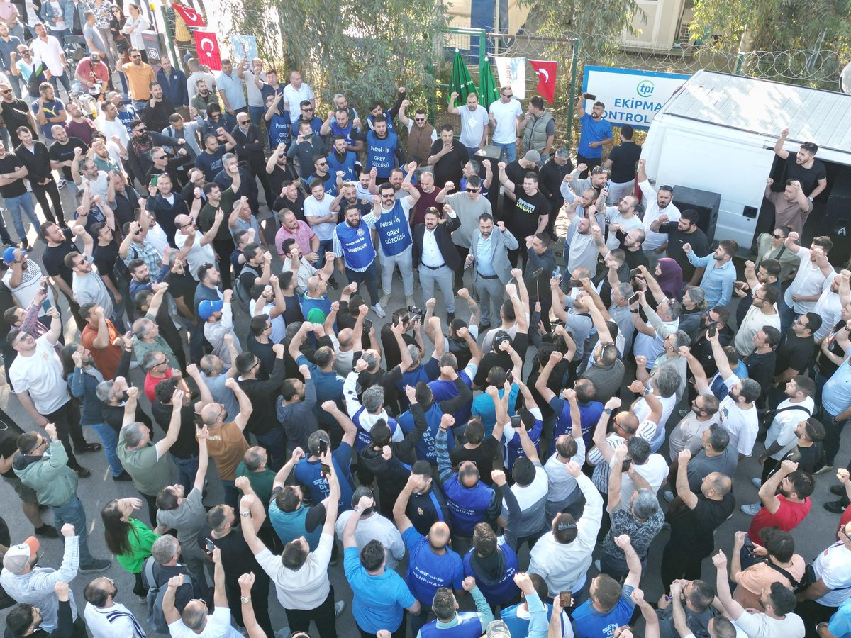 Sömürüye karşı direnen TPI işçileri, yalnız değildir!
Sermayenin kâr hırsına, kölelik dayatmalarına boyun eğmeyen sizler, işçi sınıfının onurunu ayakta tutuyorsunuz. Bu grev sadece ekmek mücadelesi değil, aynı zamanda insanca yaşamanın, örgütlü olmanın, boyun eğmeyen bir sınıf
