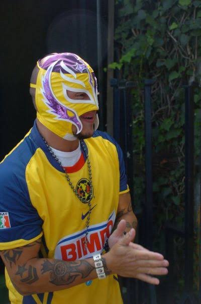 ArctikMX's tweet photo. @_MartinezFutbol Sin duda Chespirito, pero a uno que aún no he visto es a Rey Mysterio https://t.co/XJ8dTgtEKC