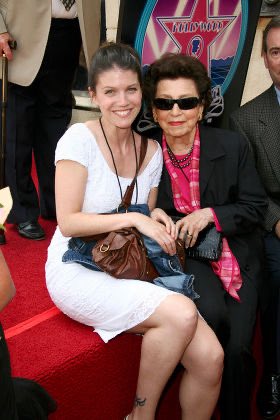 Nancy Sinatra tweet media