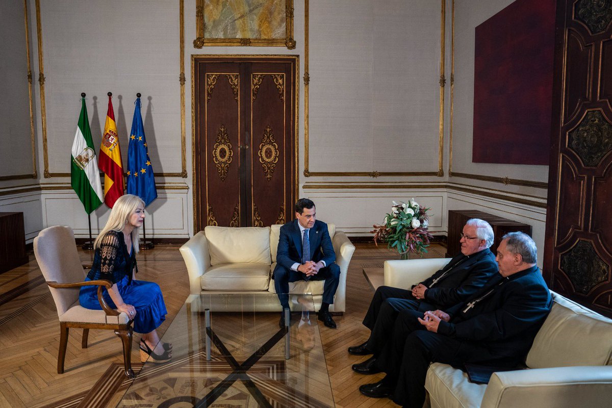 Juanma Moreno (@juanma_moreno) on Twitter photo Hemos recibido al Arzobispo de Sevilla, <a href="/ArzobispoSaiz/">José Ángel Saiz Meneses</a>, y al Arzobispo de Granada, <a href="/jmgilt/">Mons. Gil Tamayo</a>, tras la Gran Procesión de Roma.
Compartimos el deseo de que el Papa León XIV pueda visitar #Andalucía y seguiremos cooperando para poner en valor el patrimonio cultural de nuestra tierra. Hemos recibido al Arzobispo de Sevilla, <a href="/ArzobispoSaiz/">José Ángel Saiz Meneses</a>, y al Arzobispo de Granada, <a href="/jmgilt/">Mons. Gil Tamayo</a>, tras la Gran Procesión de Roma.
Compartimos el deseo de que el Papa León XIV pueda visitar #Andalucía y seguiremos cooperando para poner en valor el patrimonio cultural de nuestra tierra.