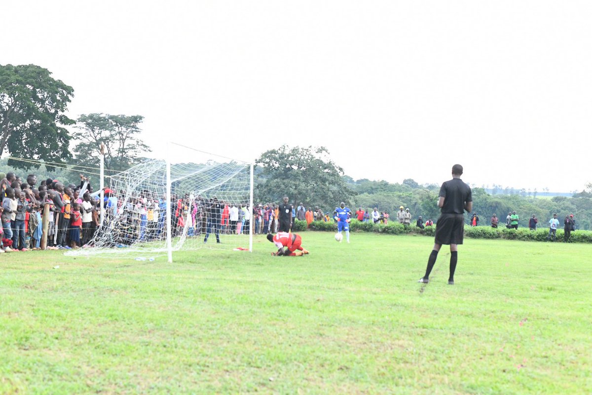URA Football Club (@urafc_official) on Twitter photo URA FC Legends triumph 4-2 on penalties! 🏆 Diego Hamis Kiiza's cool conversion sealed victory to send <a href="/BuhimbaF/">Buhimba United Saints FC</a> to Jupiter. 💥 The Taxman shines in Kikuube, with Minister <a href="/gracemarymugasa/">Grace Mary Mugasa</a> presenting the trophy and cash prize. The spirit of football is strong in the oil hub! URA FC Legends triumph 4-2 on penalties! 🏆 Diego Hamis Kiiza's cool conversion sealed victory to send <a href="/BuhimbaF/">Buhimba United Saints FC</a> to Jupiter. 💥 The Taxman shines in Kikuube, with Minister <a href="/gracemarymugasa/">Grace Mary Mugasa</a> presenting the trophy and cash prize. The spirit of football is strong in the oil hub!