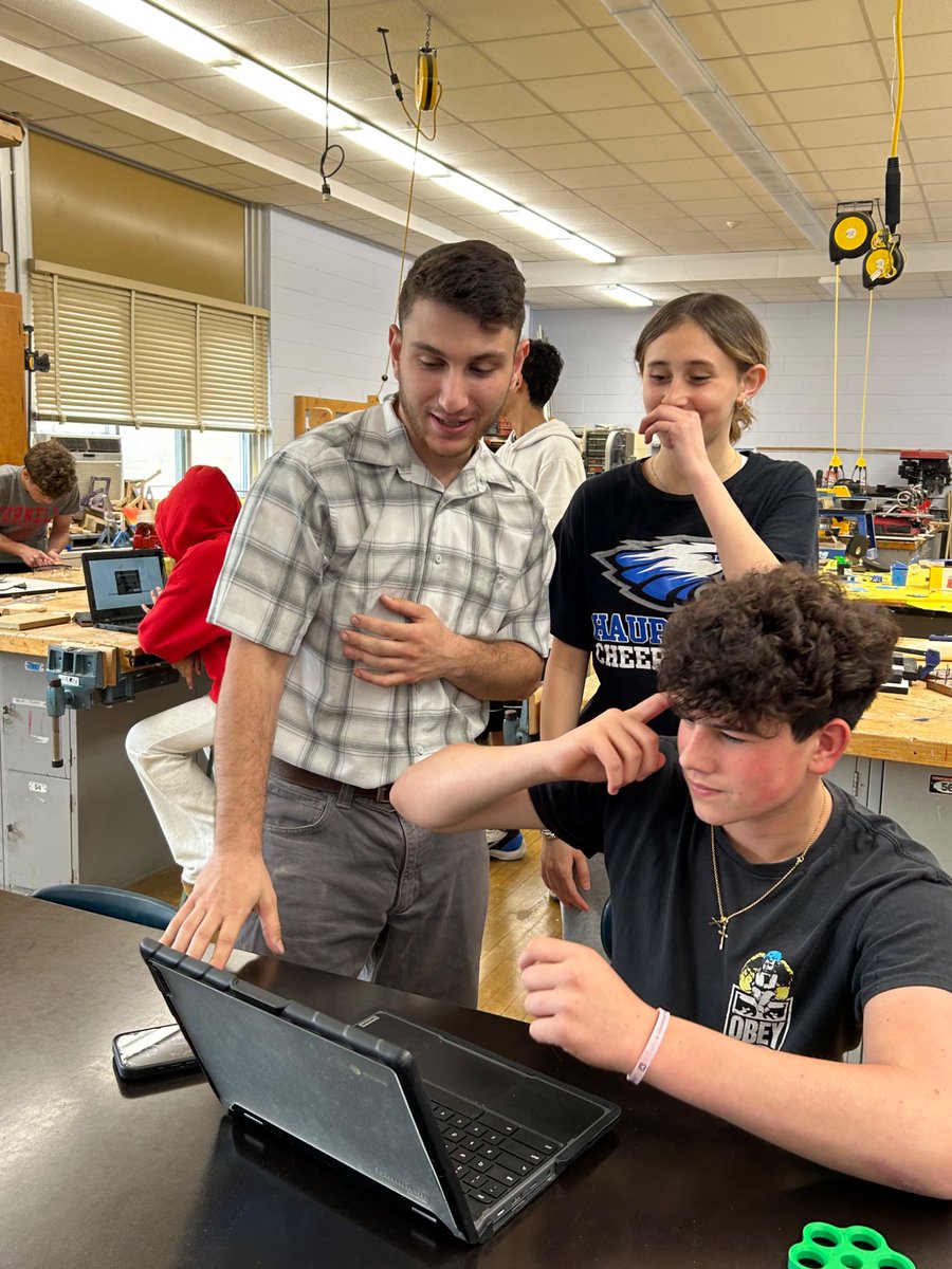 Amy Thompson tweet media