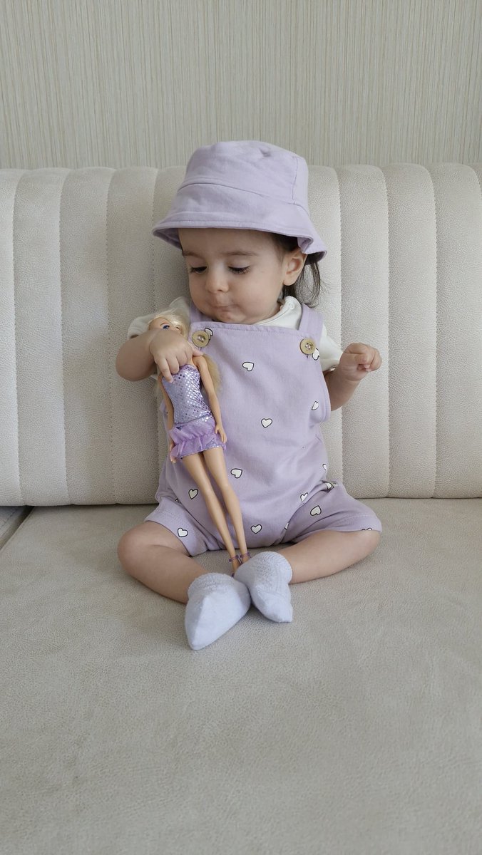 Hafsa'nın zamanı daralıyor. Lütfen görmezden gelmeyin. Duyun, duyurun, görün gördürün artık. Minicik bir bedenin ellerimizden kayıp gitmesini istemiyoruz. Buna izin vermeyin nolur 🤲