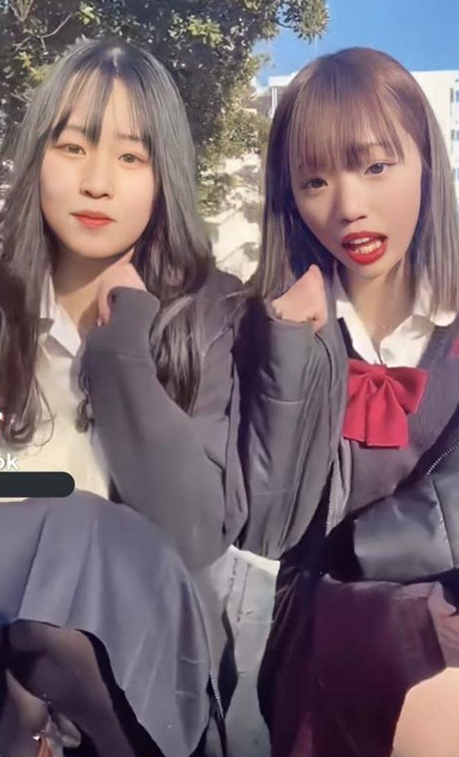 msUniqueMac's tweet image. **梅雨ちゃん**、雨の日は美味しいご飯で気分を上げよう！