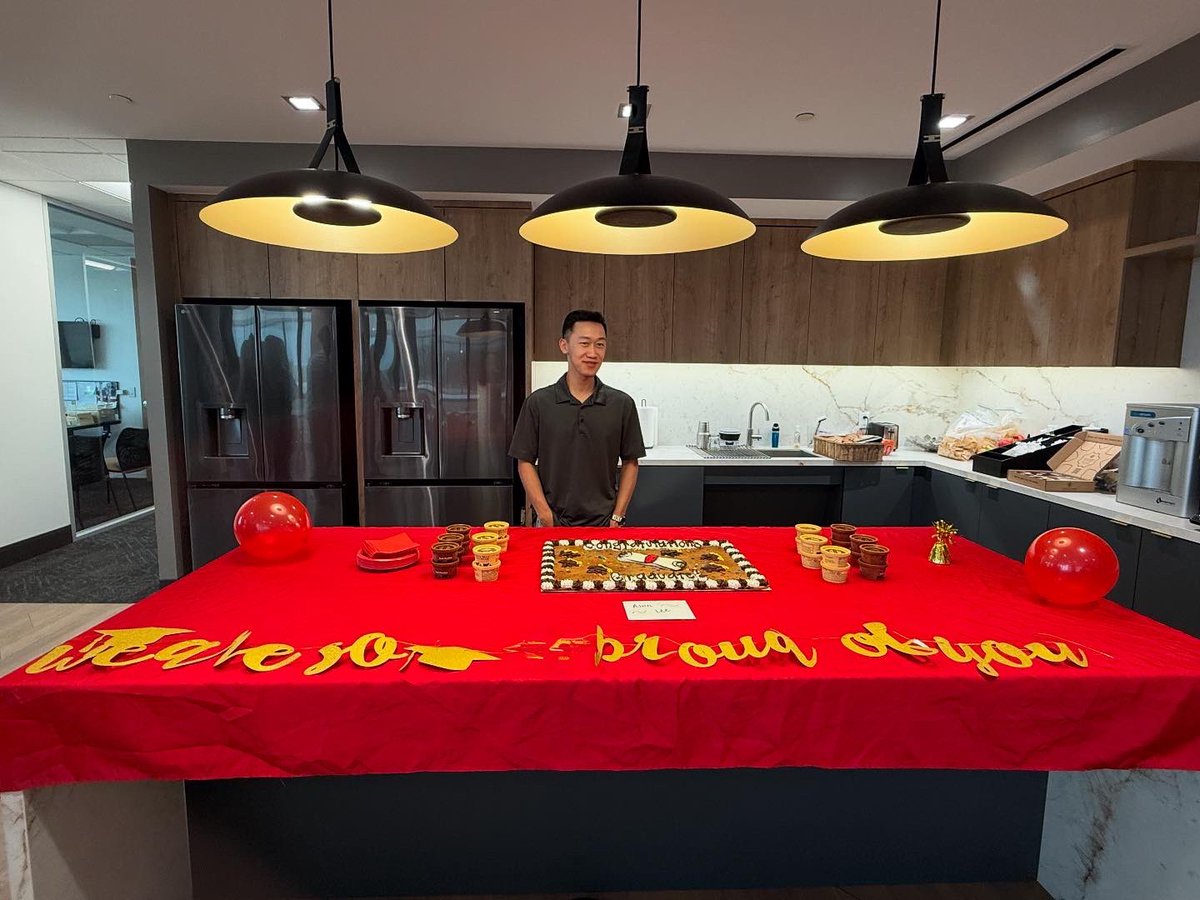 LeeAssociateHOU's tweet image. Huge congrats to our IT Specialist, Alvin Lee, on graduating from UH with a B.S. in Computer Information Systems! 🎓 We're proud of you and grateful to have supported you on this journey. 👏 #UHGrad #TechTalent #LeeAssociates #CIS