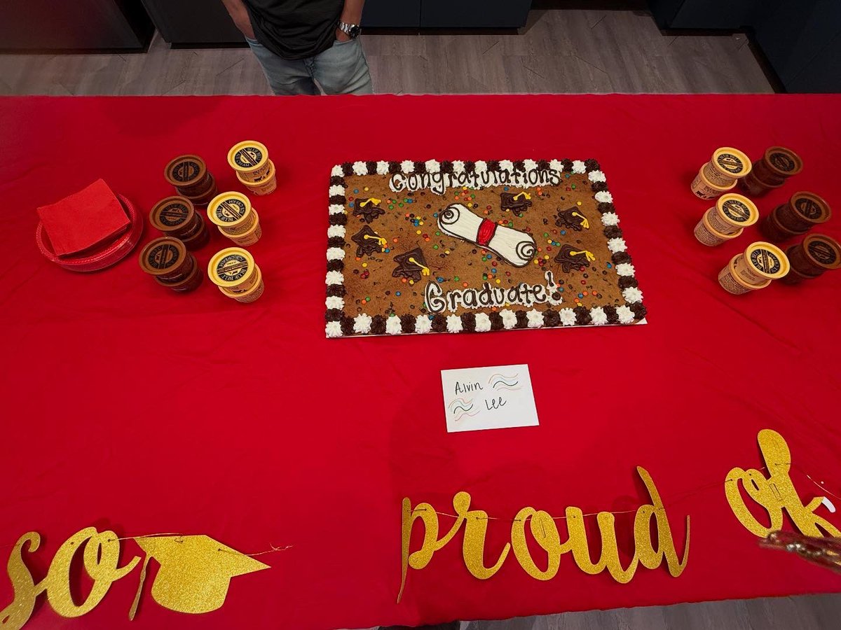 LeeAssociateHOU's tweet image. Huge congrats to our IT Specialist, Alvin Lee, on graduating from UH with a B.S. in Computer Information Systems! 🎓 We're proud of you and grateful to have supported you on this journey. 👏 #UHGrad #TechTalent #LeeAssociates #CIS