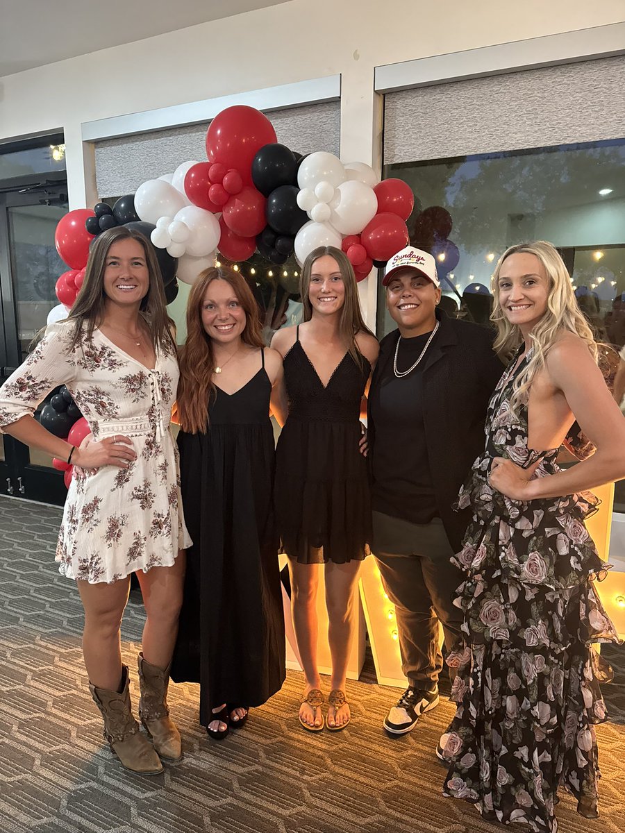 SaigePeters2026's tweet photo. Thank you Red Mountain softball for the best first high school season ever! @BreannaMacha @RMSoftballTeam https://t.co/mwV1Zaj0S3
