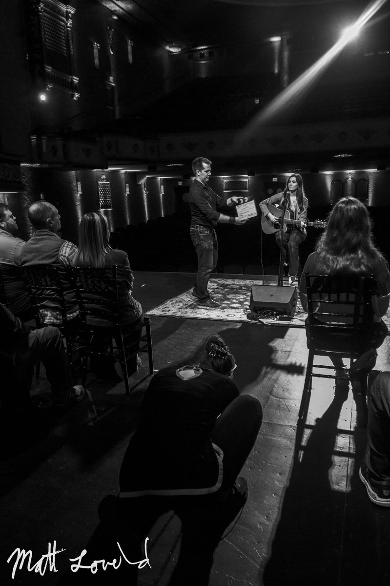 DeitraMagPhotos's tweet photo. Ghost Light Sessions, featuring Riley Braker, at the Gillioz Theatre
4/1/2025
You can check out more of this series when you subscribe to the Gillioz Theatre on YouTube!
•
#rileybraker | #gillioztheatre | #ghostlightsessions | #downtownsgf | #music | #photography https://t.co/9Pw7Rv1khW