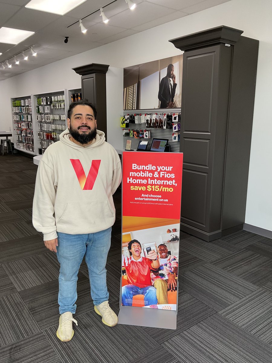 Your Wireless Inc (@your_wireless) on Twitter photo Meet German — one of our awesome managers at Your Wireless! 🙌📱
Swing by today to bundle your mobile & Fios Home Internet and save $15/mo 💸 Plus, enjoy entertainment on us! 🎬
Say hi to German & check out our deals 👉 yourwirelessinc.com/locations
#YourWireless #VerizonDeals #Fios Meet German — one of our awesome managers at Your Wireless! 🙌📱
Swing by today to bundle your mobile & Fios Home Internet and save $15/mo 💸 Plus, enjoy entertainment on us! 🎬
Say hi to German & check out our deals 👉 yourwirelessinc.com/locations
#YourWireless #VerizonDeals #Fios
