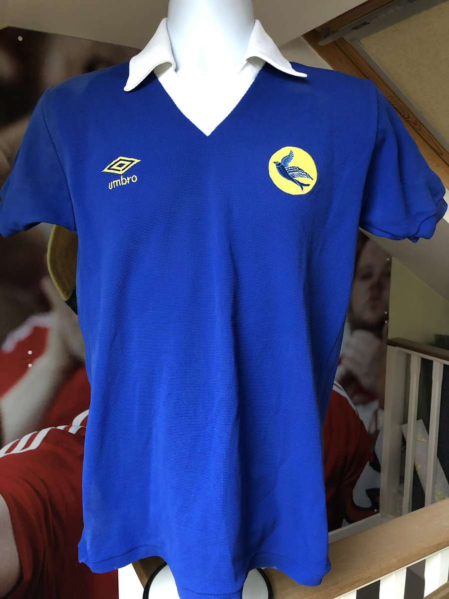 Nice early 80s signed team group picked up a year or two back .
Outstanding shirt too 🔥

#bluebirds