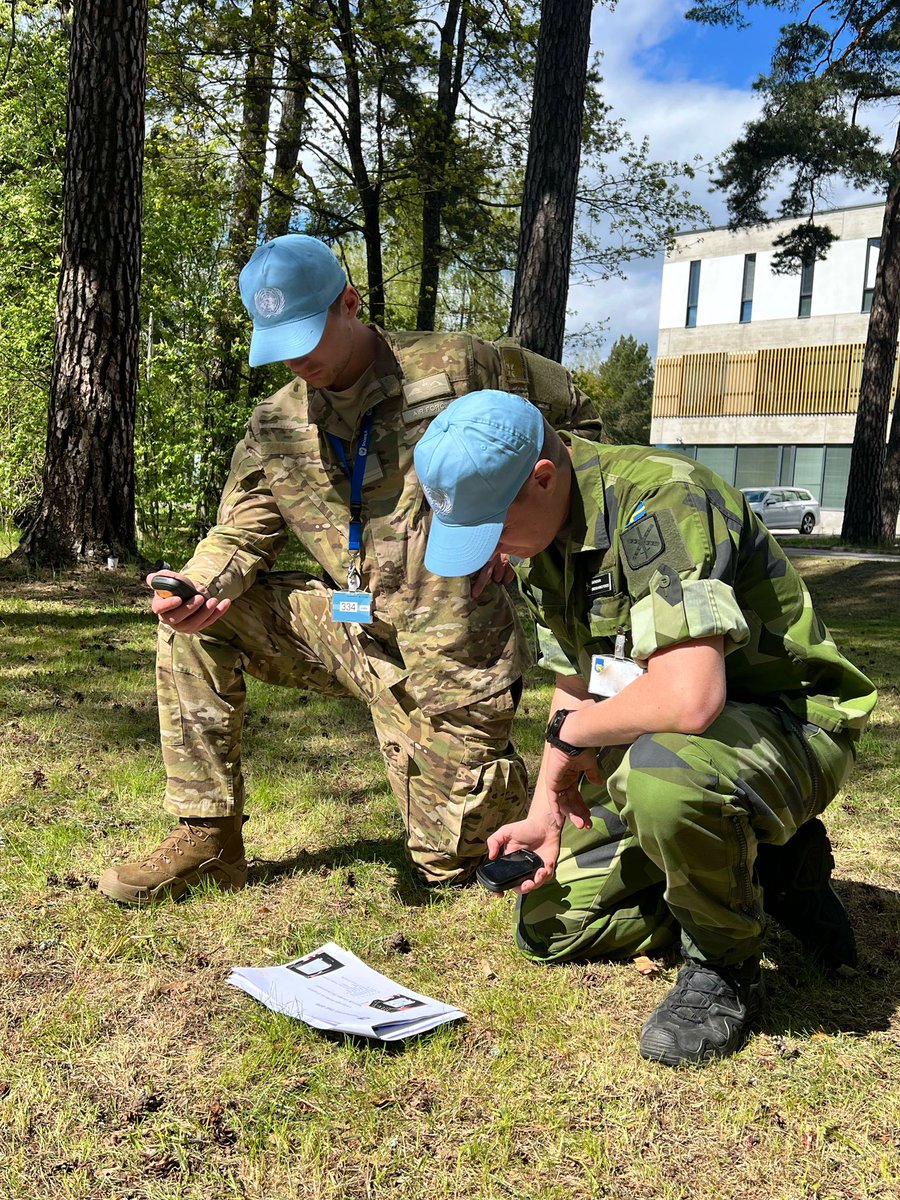 FINCENTFI's tweet photo. This week marked the start of a three-week UN Military Observer Course. The course provides training in the basic duties of a military observer.
During Visitorโs Day, the distiguished guests had theoppurtunitu to follow the future observers practising their core tasks. #UNMOC https://t.co/4v4SWYFfdO