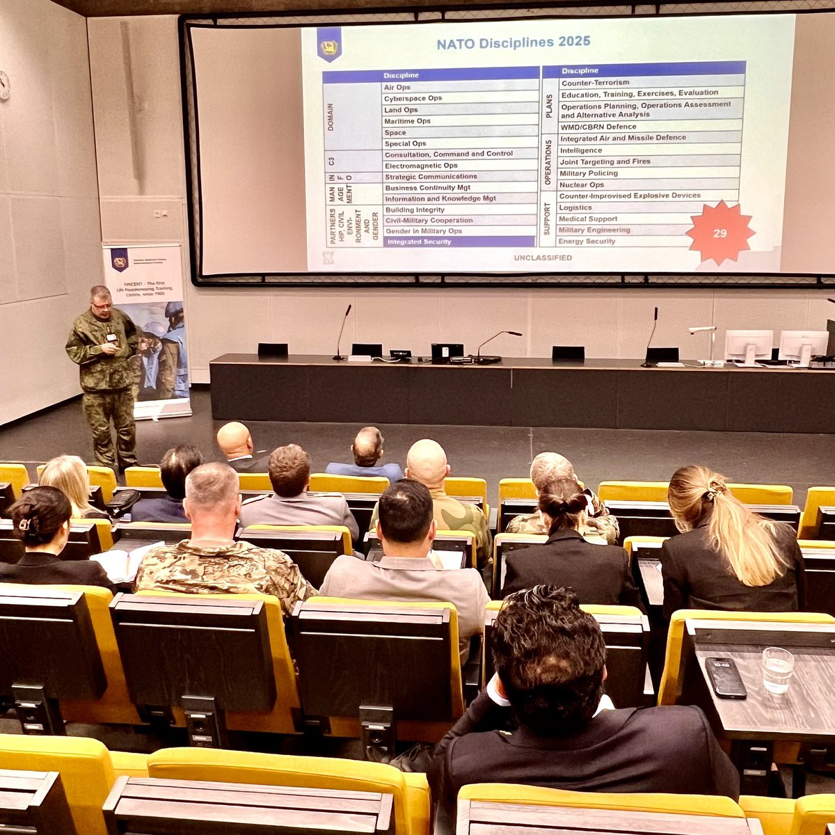 FINCENTFI's tweet photo. This week marked the start of a three-week UN Military Observer Course. The course provides training in the basic duties of a military observer.
During Visitorโs Day, the distiguished guests had theoppurtunitu to follow the future observers practising their core tasks. #UNMOC https://t.co/4v4SWYFfdO