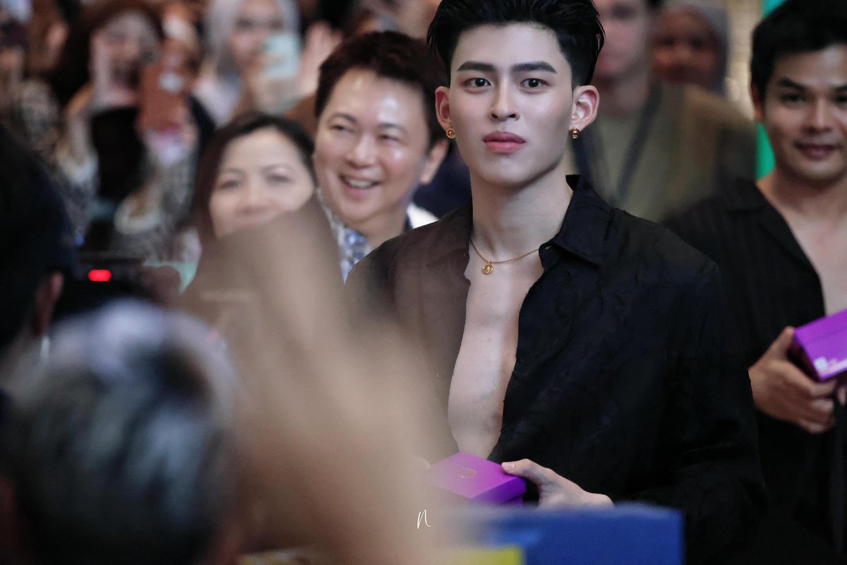 🎇

POND VERSACE MY 
#PondxVersaceFragrancesMY
#ppnaravit <a href="/ppnaravit/">ppnaravit</a>