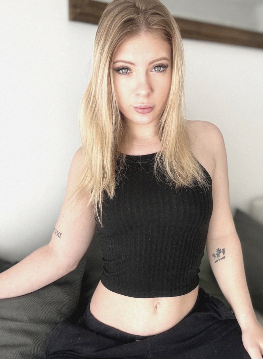 BrittFirefly's tweet image. Mount Vernon has nothing on the view of me spread out in bed, begging you to make this place live up to its reputation.
#FirstStateFilth #DirtyInDominion #SlideIntoMyDMs