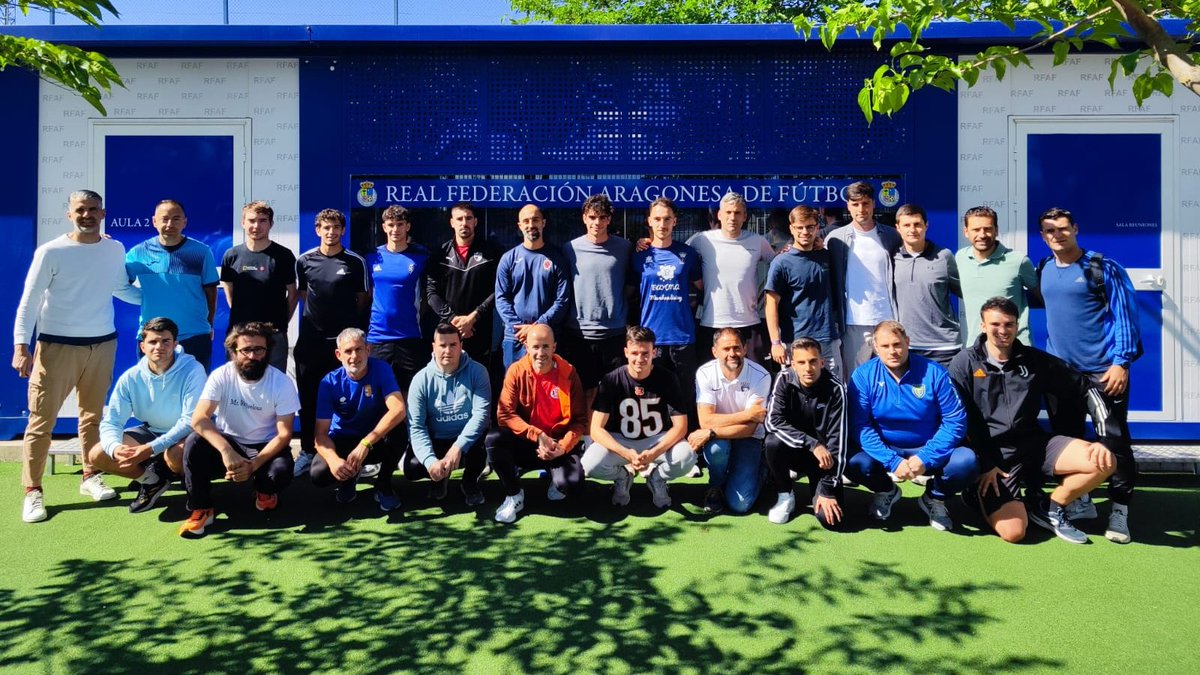 Real Federación Aragonesa Fútbol (@futbolaragon) on Twitter photo #RFEF FORMACIÓN I CURSO DE PORTEROS
🥅¡Éxito total! El curso de formación de entrenadores de porteros de <a href="/escuelaefaf/">Esc.Entrenadores FAF</a> se consolida como una propuesta formativa de gran valor con 28 alumnos #RFEF FORMACIÓN I CURSO DE PORTEROS
🥅¡Éxito total! El curso de formación de entrenadores de porteros de <a href="/escuelaefaf/">Esc.Entrenadores FAF</a> se consolida como una propuesta formativa de gran valor con 28 alumnos