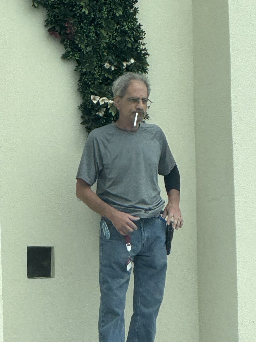 ESpacks69's tweet photo. Good afternoon! Stumbled upon another one who’s Plan A failed. Here’s Plan B! #morningcig #smokinsince84 https://t.co/QBSqRRq3LT