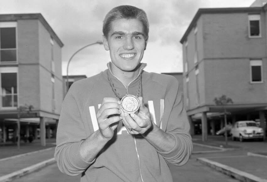 NazCalcioUisp's tweet photo. Addio a #NinoBenvenuti, campione olimpico e mondiale nel pugilato e atleta simbolo che ha fatto grande l’Italia scomparso ieri. Un minuto di silenzio in occasione di tutte le manifestazioni sportive che si svolgeranno in Italia nella settimana 

https://t.co/uVrlam68t1 https://t.co/sVlg1ENBtH