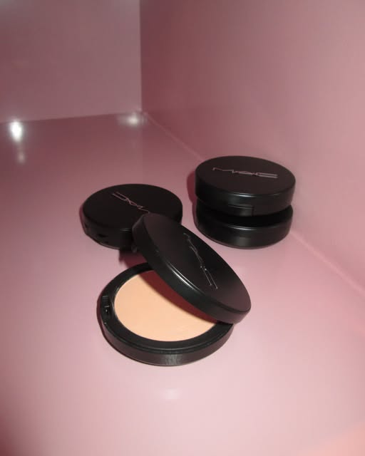 karri1975's tweet image. Exploring the vibrant world of beauty🌸✨ These stunning powders bring a pop of color to any look. What's your favorite shade? #Cosmetics #IndoorVibes #PowderPerfection