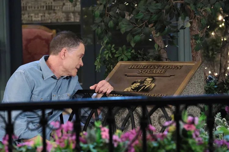 evangelia69's tweet photo. A full circle moment for Bo, as he visits the plaque for Tom and Alice (his beloved “Mrs H”) in Salem’s town square. ❤️ Bring the tissues #Bope fans. #BoBrady #TomAlice #Days https://t.co/4scQVtfe3e