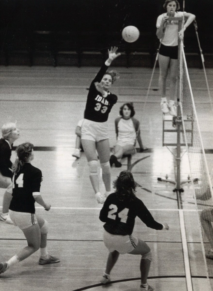 Vandal Volleyball (@idahovolleyball) on Twitter photo ๐๐ง๐ฌ๐ข๐๐ ๐ญ๐ก๐ ๐๐๐ง๐๐๐ฅ ๐๐๐ฎ๐ฅ๐ญ ๐๏ธ
Kelly Gibbons was one of the first big-time hitters in Idaho VB history.
Kelly was a 3x All-Big Sky selection from 1982-84, and paved the way for Idaho Athletics as a Hall of Fame charter member in 2008.
#GoVandals ๐๐ง๐ฌ๐ข๐๐ ๐ญ๐ก๐ ๐๐๐ง๐๐๐ฅ ๐๐๐ฎ๐ฅ๐ญ ๐๏ธ
Kelly Gibbons was one of the first big-time hitters in Idaho VB history.
Kelly was a 3x All-Big Sky selection from 1982-84, and paved the way for Idaho Athletics as a Hall of Fame charter member in 2008.
#GoVandals