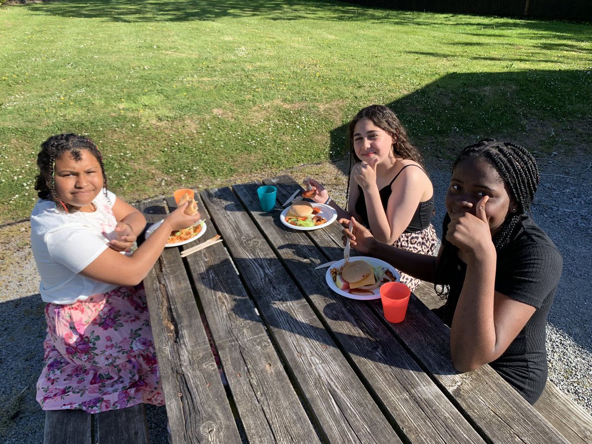 Fuelling up for tonight’s D-I-S-C-O with a hearty BBQ 🪩 (2)