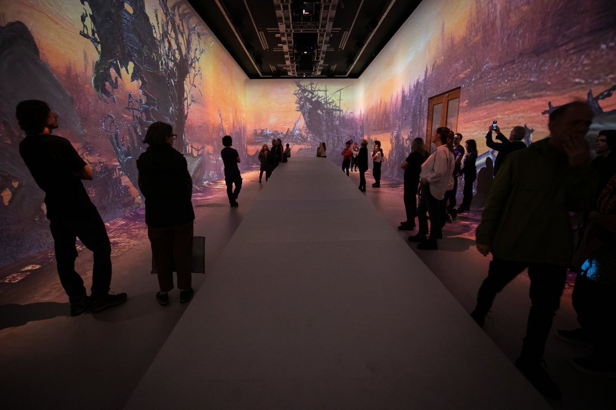 🚢La Sala Inmersiva nos transporta al universo del pintor argentino Benito Quinquela Martín. 

La proyección en 360° y el sonido envolvente dan vida a sus característicos paisajes portuarios. 

🗓️ Viernes, sábados y domingos, 14 a 20 h.
👉 Más info: palaciolibertad.gob.ar/events/benito/