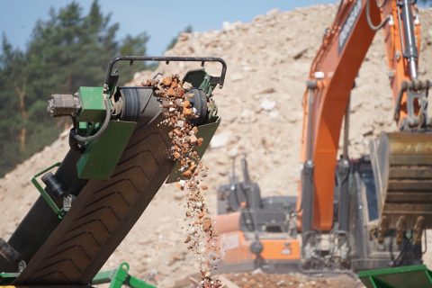 ♻️ Průkopníci v oblasti recyklace stavebního odpadu!
👏 3. místo v loňské soutěži hlavního projektu AMSP ČR „Rok nové energie 2024“ 
📖 Celý příběh najdete na BusinessInfo.cz: businessinfo.cz/clanky/rok-zal…

Foto - zdroj: BusinessInfo.cz
