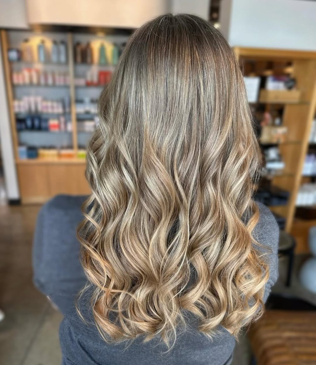 All this dimension 👏
Hair by: Marlena

bit.ly/4jkXukz