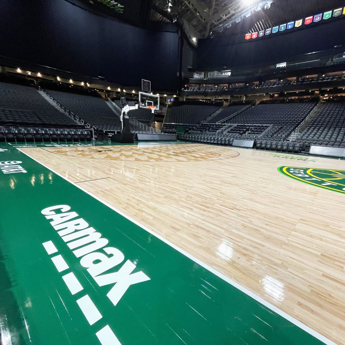 Ready for tip-off 🏀✅ 

Ahead of the Seattle Storm’s home opener, our install team was on-site at Climate Pledge Arena to apply court graphics with precision and expertise. Whether it’s an arena across town or a rollout across the country, our nationwide network of installers