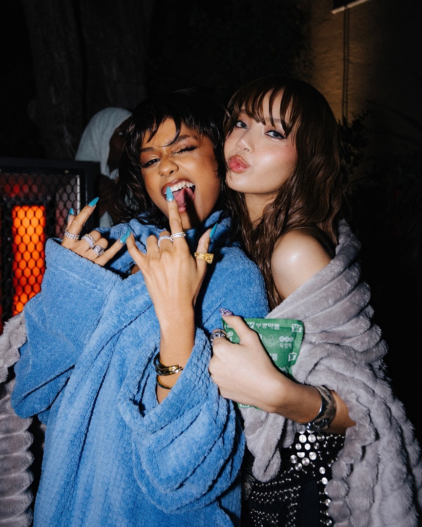 RCALabelGroupUK's tweet photo. #LISA (@wearelloud) moments we can’t stop thinking about ✨ https://t.co/BX8VZyB6lU