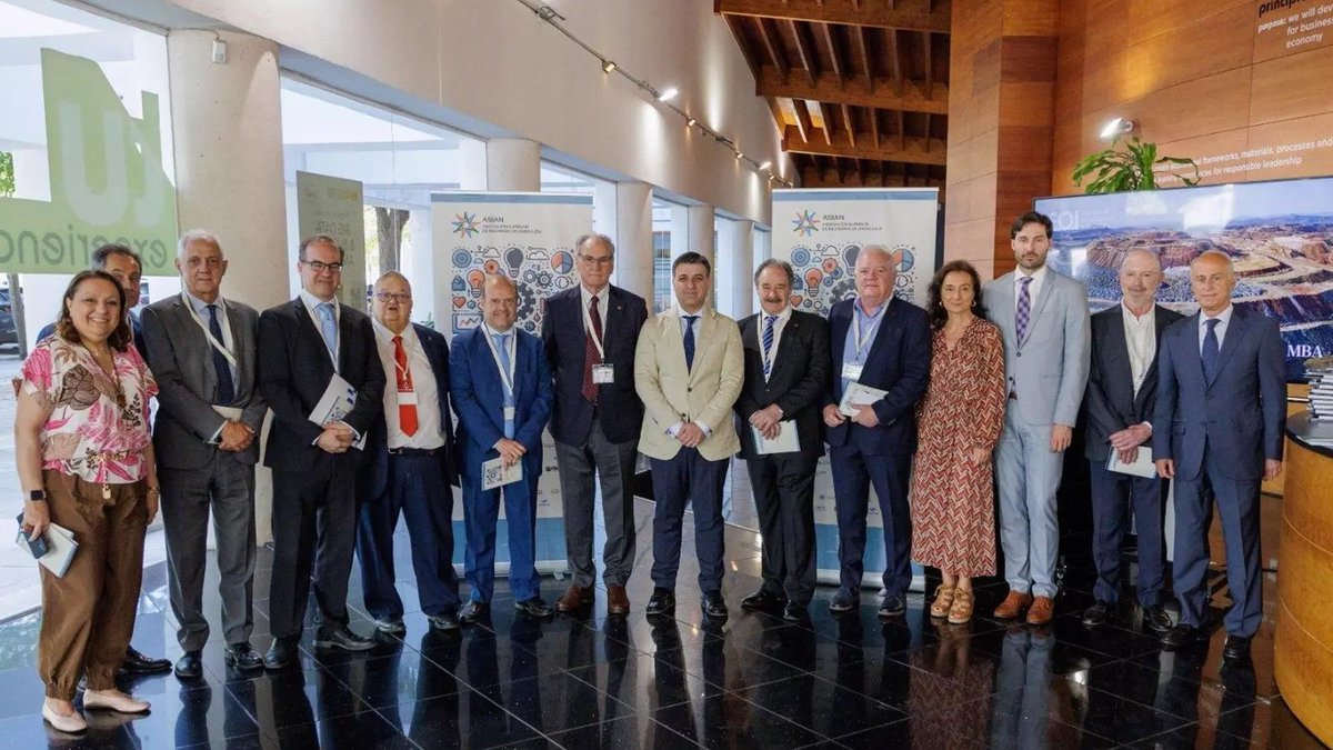 Colegio Oficial de Ingenieros de Minas del Sur (@surminasoficial) on Twitter photo ➡️ Ingenieros andaluces (<a href="/ASIAN_Andalucia/">IngenieríadAndalucía</a>) piden unir el conocimiento de todos los profesionales para formar un "cuarto agente social".
📰 Más información: europapress.es/andalucia/noti… ➡️ Ingenieros andaluces (<a href="/ASIAN_Andalucia/">IngenieríadAndalucía</a>) piden unir el conocimiento de todos los profesionales para formar un "cuarto agente social".
📰 Más información: europapress.es/andalucia/noti…