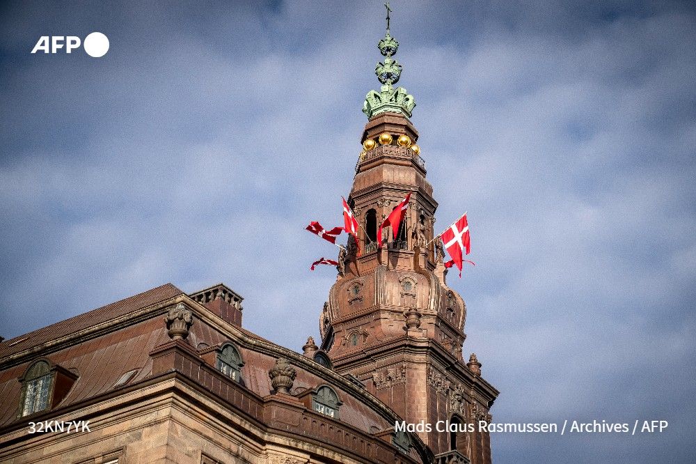Le Parlement danois a adopté jeudi, sans forte opposition, une loi relevant l'âge de la retraite à 70 ans à partir de 2040, contre 67 ans actuellement. Au Danemark, depuis la réforme de 2006, l'âge légal de départ est indexé sur l'espérance de vie et révisé tous les cinq ans #AFP