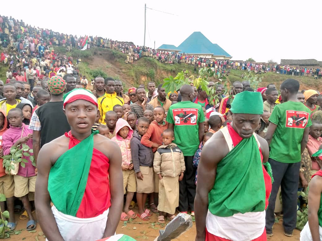 CnddFddButanyer's tweet photo. #Kayanza 22/5/2025
Imitumba 7 ya zone Rwegura , imitumba 3 ya Zone Muruta,niyo ubuserukizi bwa @CnddFdd muri Komine #Kayanza,bakoreyeko ibikorwa vyo kwiyamamaza,Aho hose bariko basigura imigambi umugambwe @CnddFdd washize imbere ngo uzorangurire abarundi. https://t.co/27I7gTE6nr