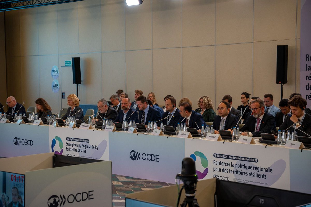 The evidence is clear: the UK is one of the most centralised countries in the OECD.

At the <a href="/OECD/">OECD ➡️ Better Policies for Better Lives</a> Ministerial in Warsaw 🇵🇱, I set out how our English Devolution agenda is changing that — empowering communities to drive growth, invest in what matters locally, and shape their own