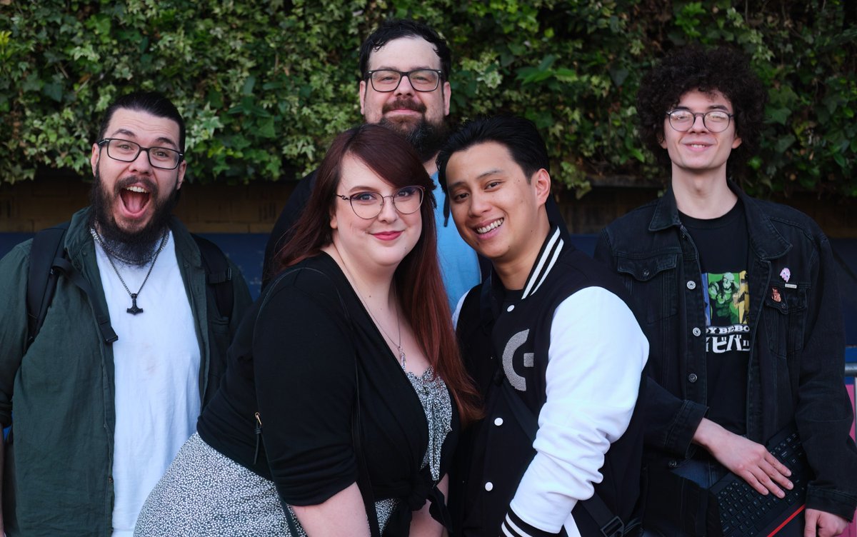 benmooe's tweet image. I always bump into amazing people at the Logitech G events. Was nice seeing @ProbablyJamiee @CreativeTrash96 @certainlylaz and @RhysHasSpoken in the queue and hiding behind them when Mark came to take our pic :P

#LOGITECHGPLAYDAYS 
📸@pretendasaurTTV