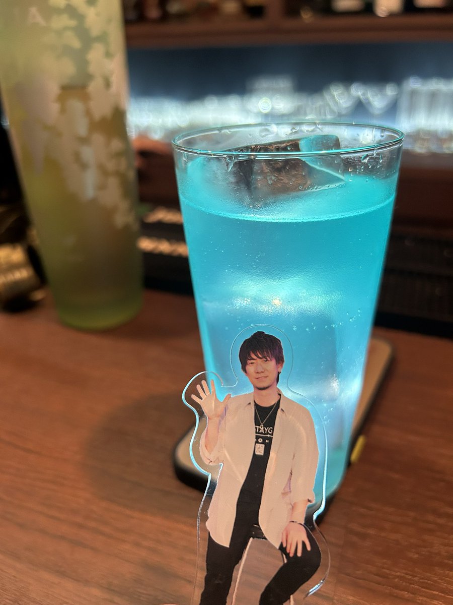 kiseki1016eien's tweet photo. めちゃくちゃ綺麗な色💙🍹
ブルーローズ
ベーコンとブロッコリーの
クリームパスタ🍝
もうひとつも
青ベース🩵🍹
#Barshow
#ブルーローズ
#リベンジ https://t.co/YFSJJFhBxu