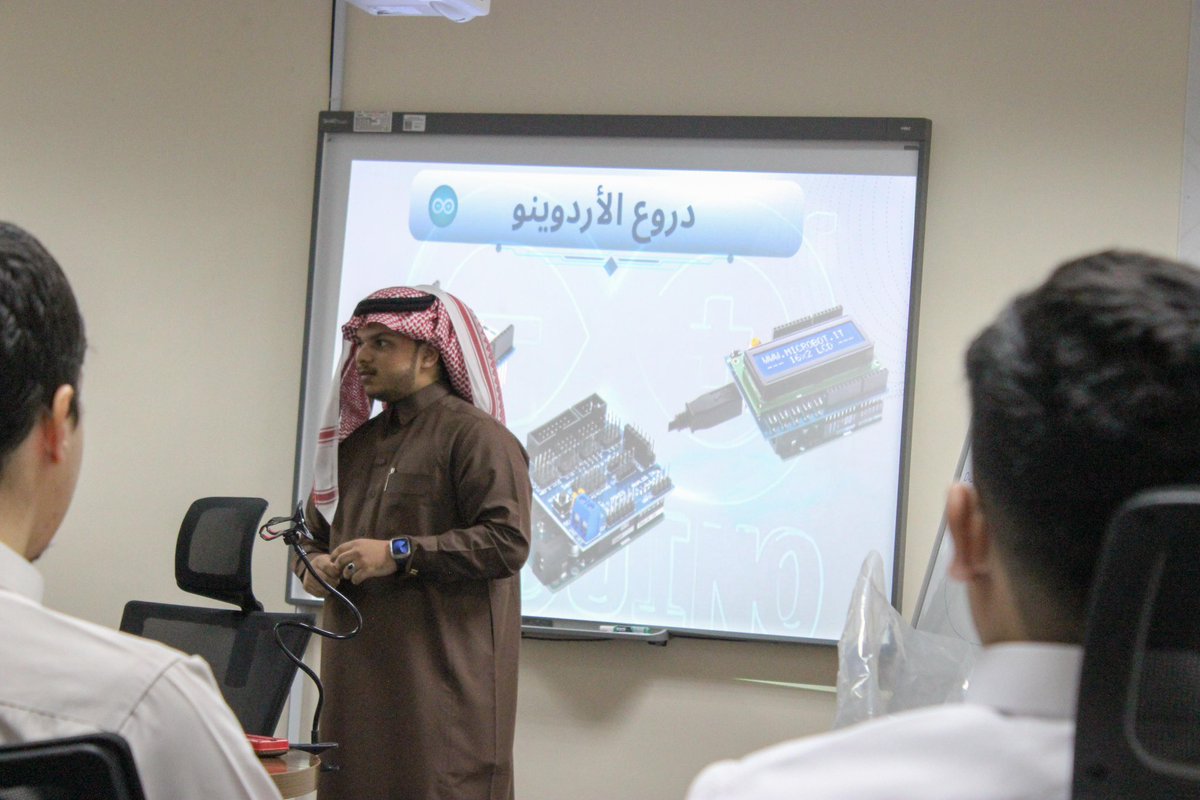 AbdullahBamuf's tweet photo. الحمد لله 🌟
تشرفت بتقديم أحد أمتع الورش  بعنوان “ تعلم الأردوينو” 🛠️✨
تكلمنا فيها عن أساسيات الإلكترونيات والبرمجة باستخدام منصة الأردوينو، وشاركنا تطبيقات عملية ممتعة للحساسات!

كانت تجربة رائعة، وتحمست أكثر وأنا أشوف تفاعل المشاركين وفضولهم 🤖💡
شكرًا لكل من حضر وشارك. https://t.co/baBDvoXcUY