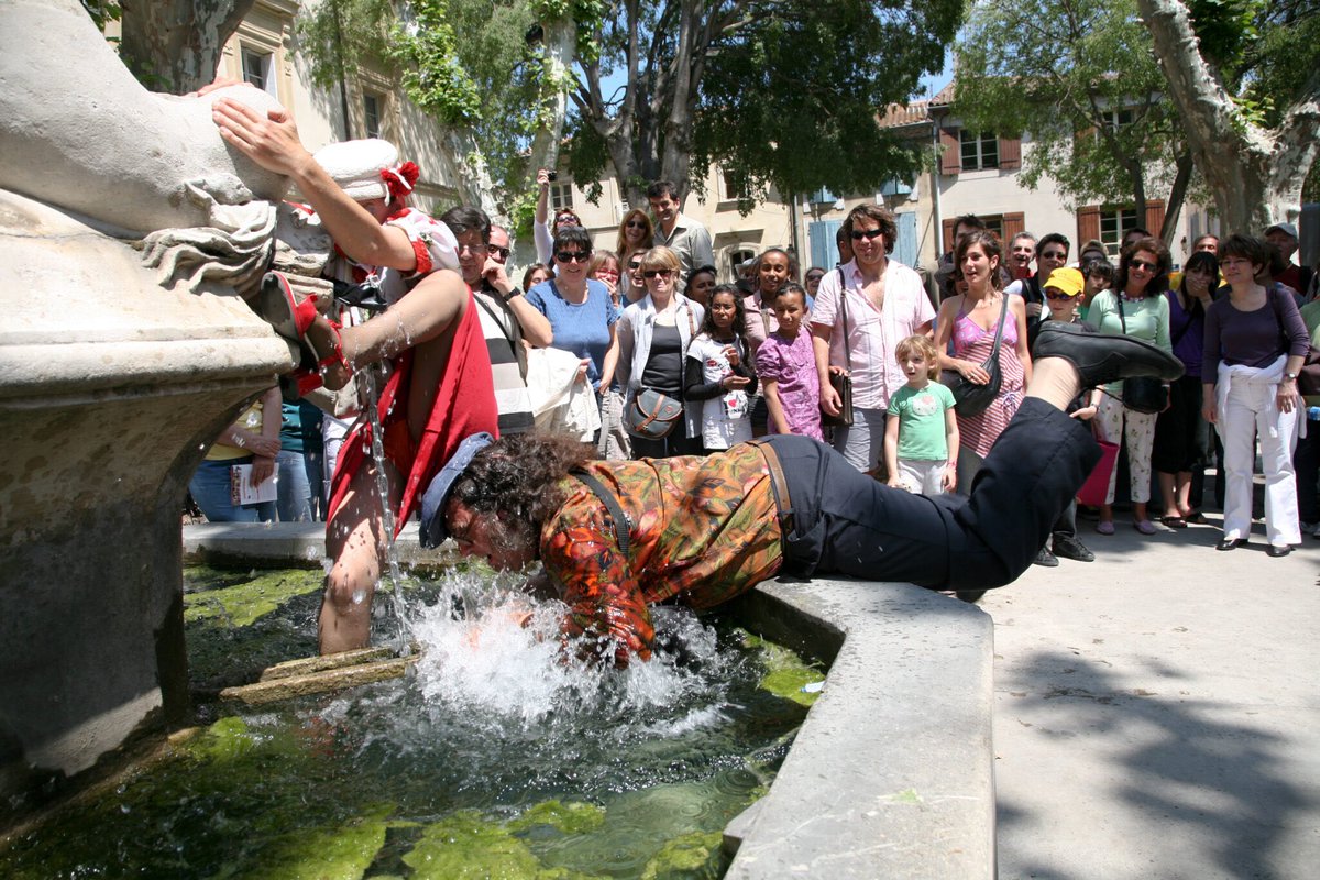 📸 Recuperem Els Turistes, aquell projecte que retratava una parella modesta, de província, en els seus viatges per un món que sovint no entenen… però que tampoc els entén gaire a ells.
