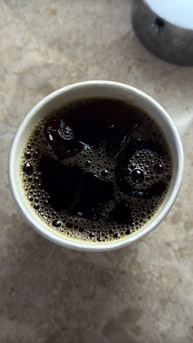 خلّنا من كل ضيقة  وخيبة  وإنكسار
وعطني اللي كل ما أتوبها ... ما أتوبها