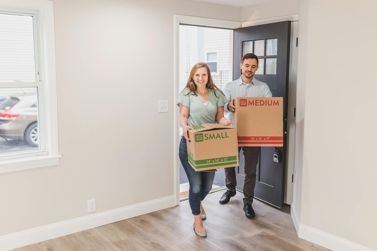 MPL_ltd's tweet photo. If you are moving overseas, one of the big decisions you will have to make is whether you choose to rent or buy in your new country.
Click the link below to read the full blog: 
https://t.co/7pjCO7oo21 
#EuropeanMove #EuropeanRemovals #OverseaMoves #OverseasMovers #NewStart https://t.co/FbMcOKL93F