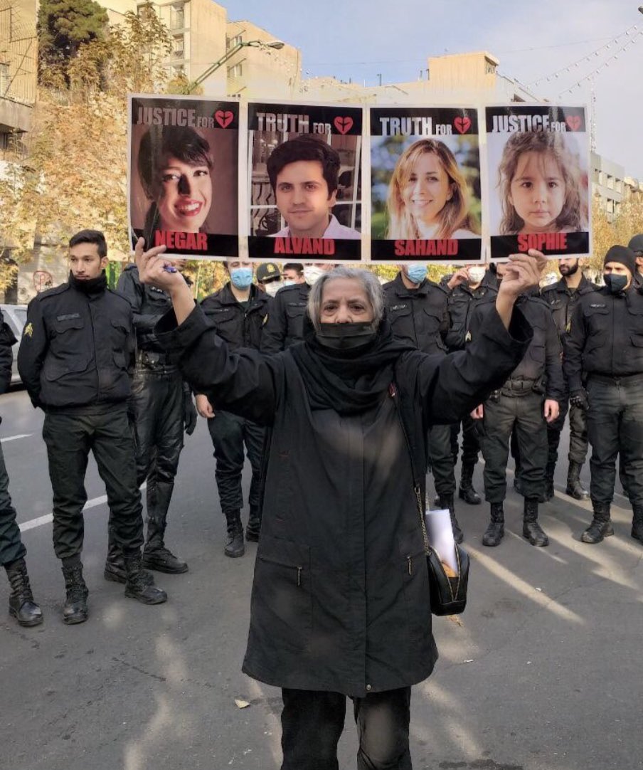 #منظر_ضرابی یکی از جسورترین خانواده‌های دادخواه است، که چهار نفر از عزیزانش را در پرواز #هواپیمای_اوکراینی از دست داده…

#علیه_فراموشی