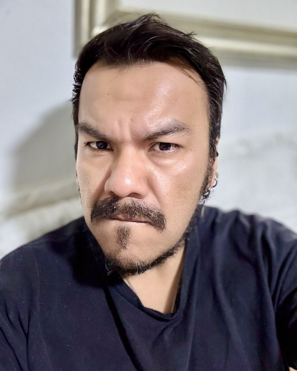 RafaKaxio's tweet image. 🌧️ Ciudad mojada.
☕ Café caliente.
🧠 Pensamientos tibios.
Y yo… intentando no desaparecer entre tanta prisa.
No es drama, es daily blog.
#RafaKaxio #DailyBlog #LluviaEnCDMX 🌆
