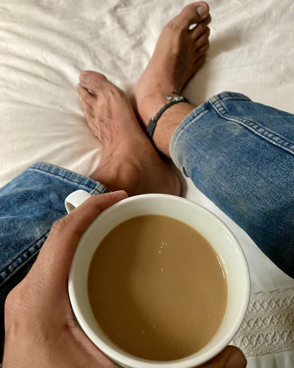 RafaKaxio's tweet image. 🌧️ Ciudad mojada.
☕ Café caliente.
🧠 Pensamientos tibios.
Y yo… intentando no desaparecer entre tanta prisa.
No es drama, es daily blog.
#RafaKaxio #DailyBlog #LluviaEnCDMX 🌆