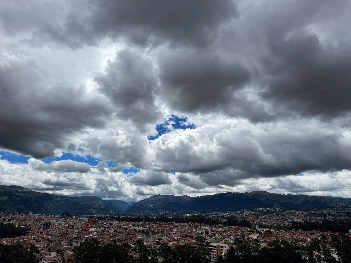 Emocionada de comenzar una de mis conferencias favoritas - <a href="/Panamtrauma/">Panamericanadetrauma</a> - hola de Cuenca, Ecuador 🇪🇨👋 #SPT2025